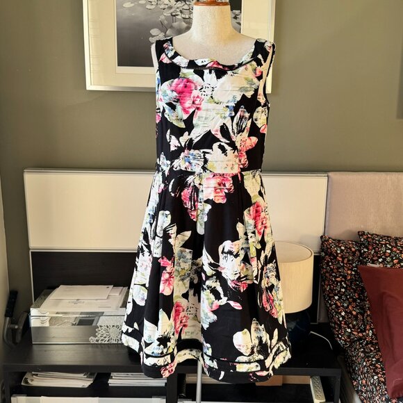 White House Black Market Dresses & Skirts - / White House Black Market WHBM Sleeveless Faille Floral Shadow Stripe Dress 10